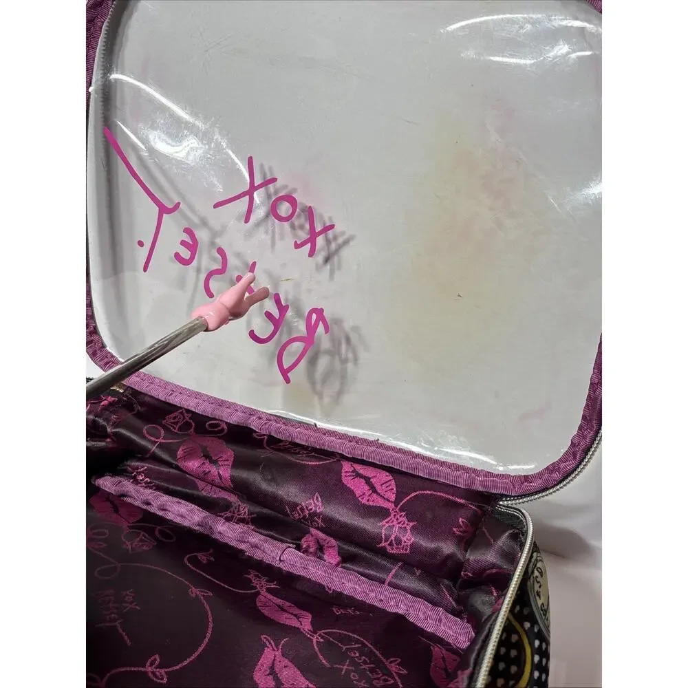 XOX Betsey Cosmetic Zipper Bag